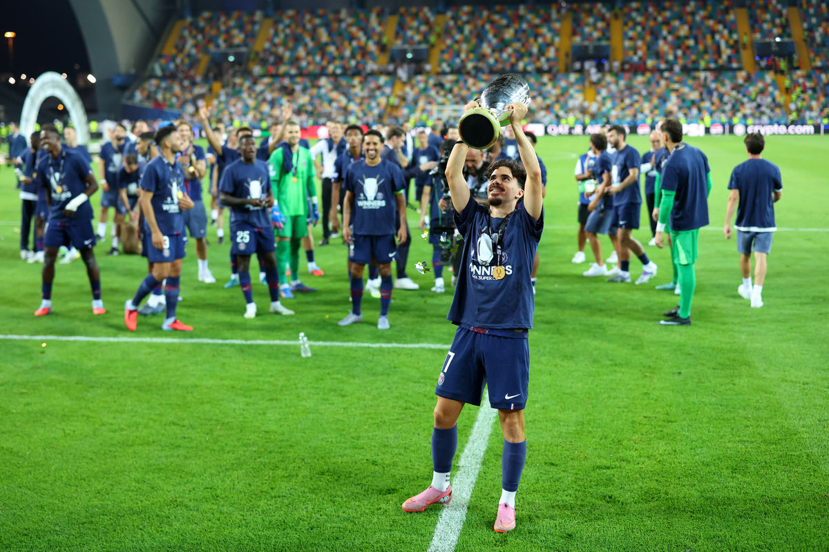 包含巴黎圣日耳曼轻取曼联，哈兰德补时绝平意甲的词条