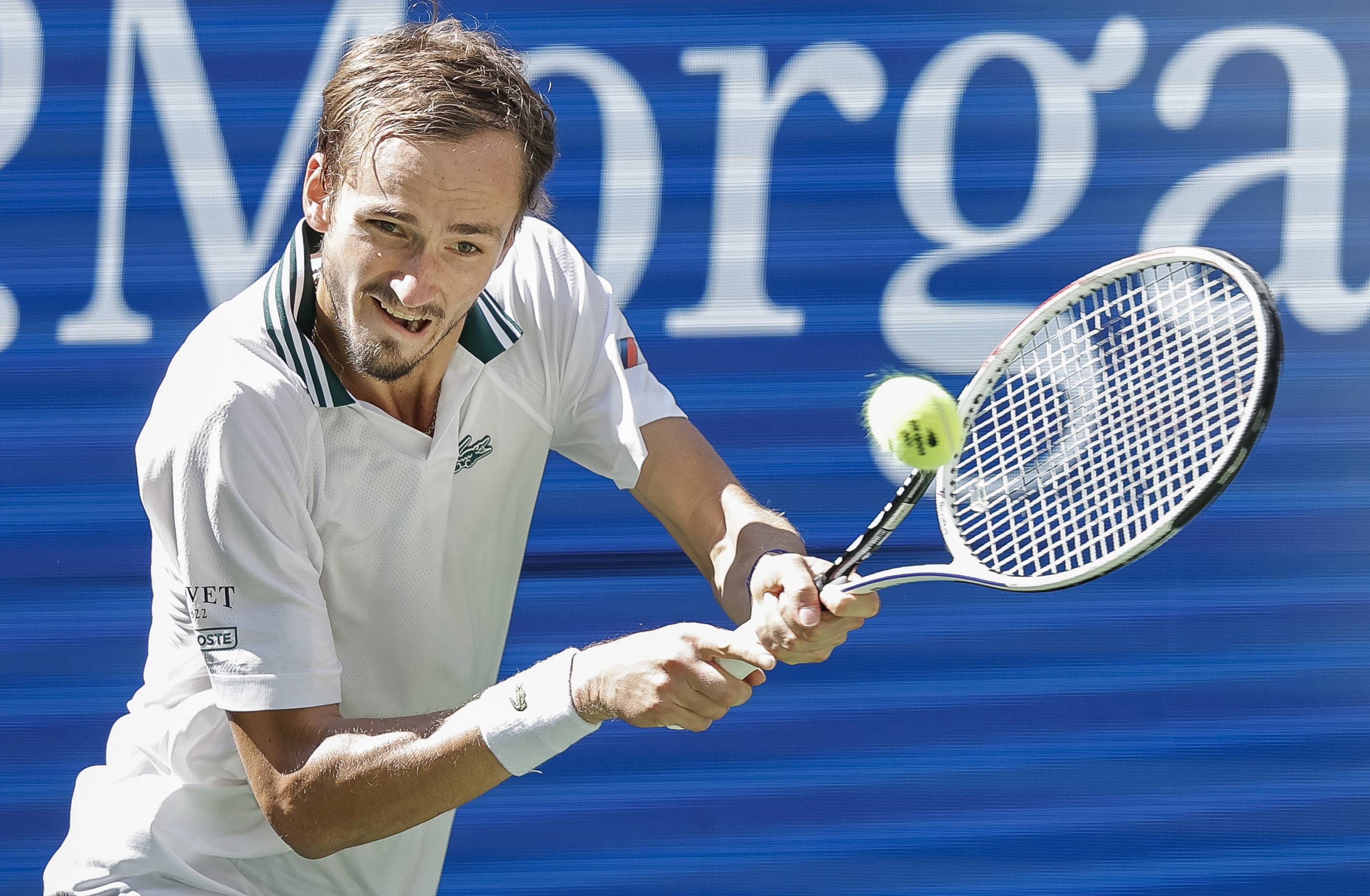 关于美国网球队绝杀世界网球队，梅德韦杰夫制霸全场的信息