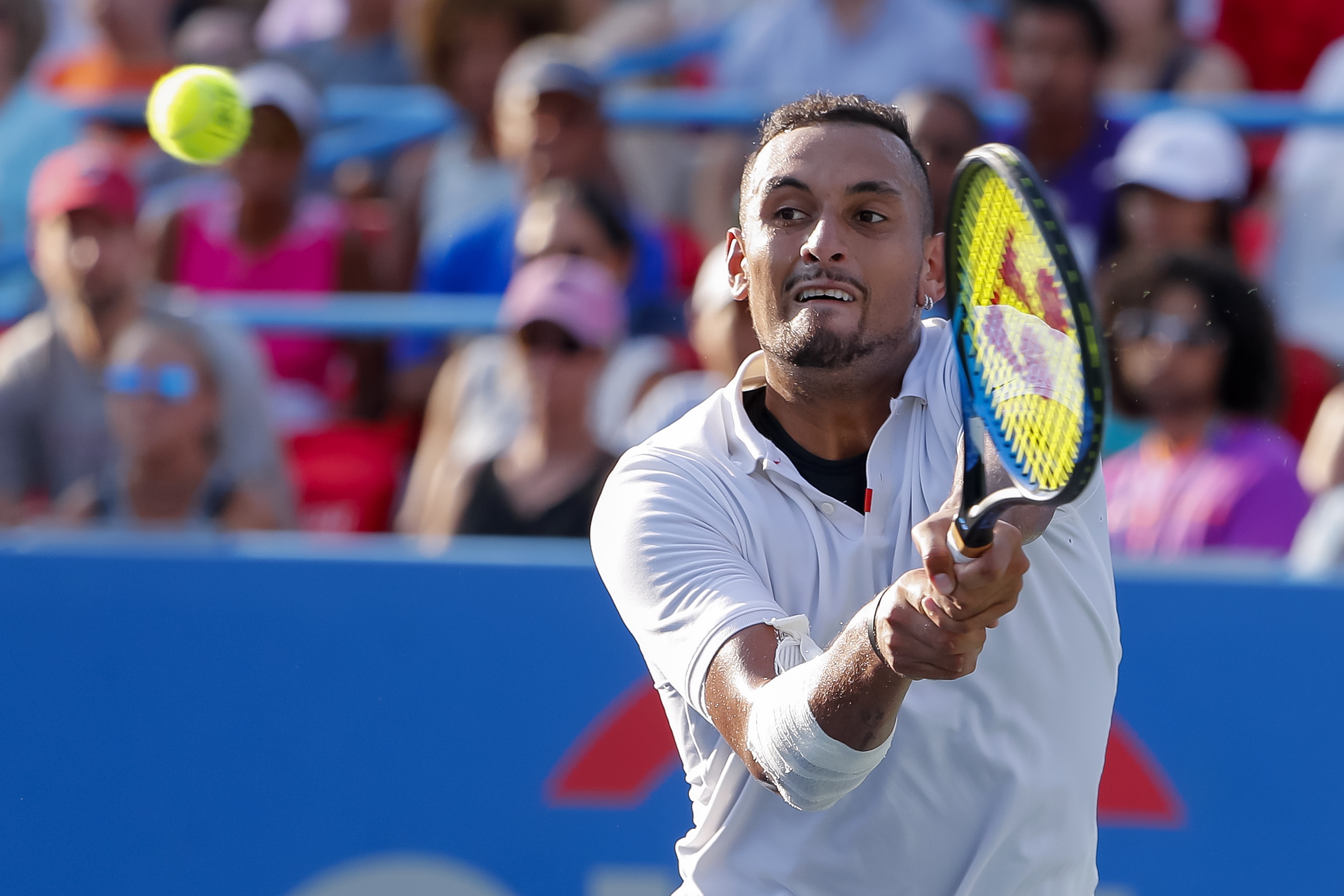 法国网球队鏖战意大利网球队，克耶高斯惊艳世界的简单介绍